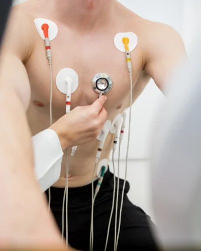 determined-athlete-undergoing-rigorous-cardiac-stress-test-clinical-setting