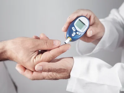 doctor-measuring-glucose-level-patient